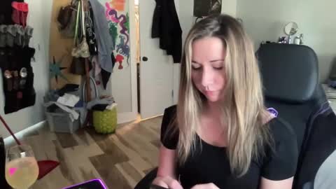 Snapshot of ariicutekitty chatting on January 29, 2025, 6:50 pm airskiii online show from January 29, 2025, 6:50 pm