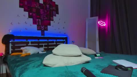 Ari online show from October 18, 2025, 8:53 pm