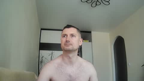 Aristocratu online show from April 6, 2026, 3:46 pm