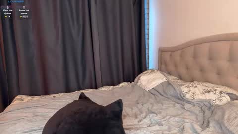 Mia  Arlen online show from October 22, 2025, 2:17 pm