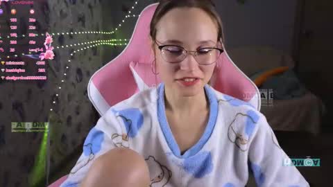 armurra online show from December 2, 2025, 3:40 pm