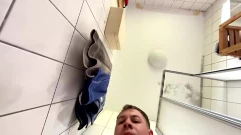 armyskater32 online show from October 8, 2025, 12:47 pm