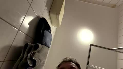 armyskater32 online show from April 9, 2026, 8:47 pm