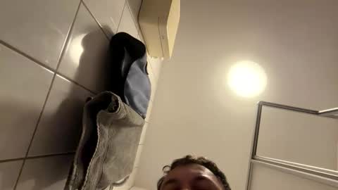 armyskater32 online show from April 13, 2026, 9:31 pm