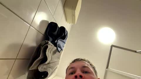 armyskater32 online show from May 14, 2026, 8:04 pm