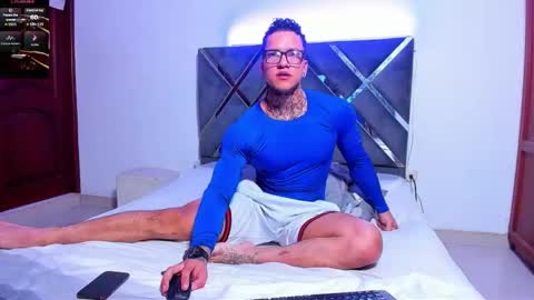 arnold sexy hot98 online show from November 10, 2025, 5:01 pm