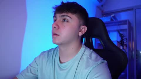 aron__cooper online show from April 1, 2026, 1:41 pm