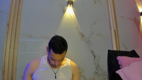 Snapshot of aron_and_molly chatting on February 5, 2026, 11:59 am aron and molly online show from February 5, 2026, 11:59 am