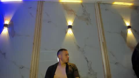 Snapshot of aron_and_molly chatting on February 11, 2026, 12:10 pm aron and molly online show from February 11, 2026, 12:10 pm