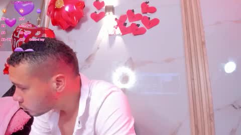 Snapshot of aron_and_molly chatting on February 15, 2026, 12:14 pm aron and molly online show from February 15, 2026, 12:14 pm