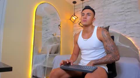 ARON BOLT online show from October 19, 2025, 9:04 pm