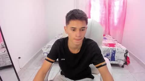 Snapshot of aron_boyy chatting on September 23, 2025, 7:50 pm Aaron online show from September 23, 2025, 7:50 pm