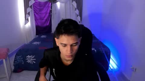 Snapshot of aron_boyy chatting on October 10, 2025, 8:08 pm Aaron online show from October 10, 2025, 8:08 pm