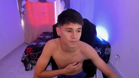 Snapshot of aron_boyy chatting on February 3, 2026, 8:25 pm Aaron online show from February 3, 2026, 8:25 pm