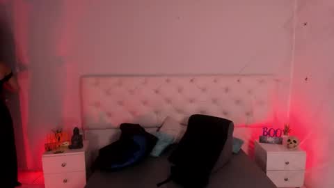 Aron cruz  online show from October 11, 2025, 1:20 pm