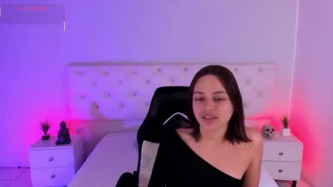 Aron cruz  online show from October 15, 2025, 1:44 pm