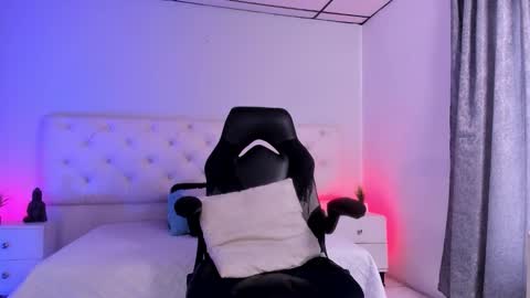 Aron cruz  online show from October 18, 2025, 1:34 pm