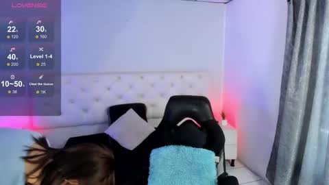 Aron cruz  online show from October 22, 2025, 1:22 pm