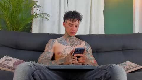 Snapshot of aron_ford chatting on May 3, 2026, 1:00 am Aron ford online show from May 3, 2026, 1:00 am