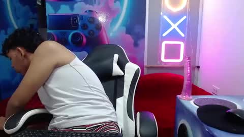 aron_hot11 online show from May 5, 2026, 2:52 am