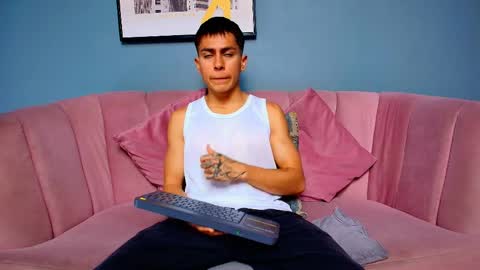 aron_pulse online show from April 1, 2026, 1:52 pm