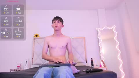 Snapshot of aron_tay chatting on December 22, 2024, 10:06 am your aron online show from December 22, 2024, 10:06 am