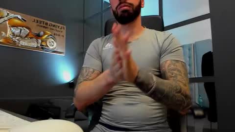 AronGrant online show from December 14, 2025, 10:42 am