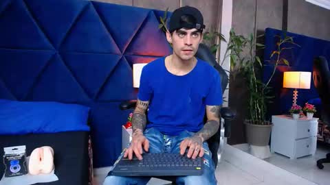 Snapshot of aronmuller_ chatting on September 11, 2025, 5:07 am aronmuller_ online show from September 11, 2025, 5:07 am