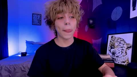 Snapshot of aronn_44 chatting on June 1, 2026, 12:51 pm Aaron online show from June 1, 2026, 12:51 pm