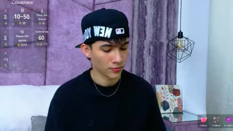 Arontawers online show from May 5, 2026, 8:06 pm
