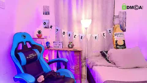 Snapshot of arontroy_wi chatting on October 1, 2025, 12:00 pm noah and ivy online show from October 1, 2025, 12:00 pm