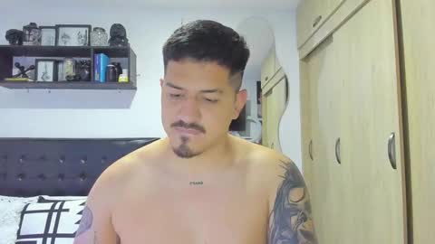 Snapshot of aronwilliams69 chatting on November 12, 2025, 10:52 pm ARON Independent model online show from November 12, 2025, 10:52 pm