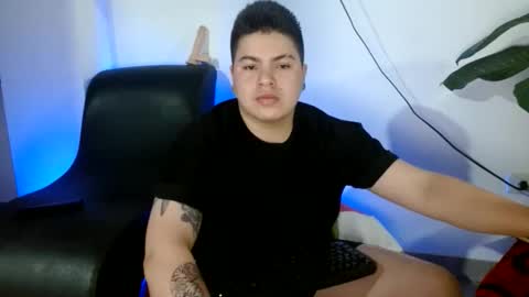 Snapshot of aroon_1923 chatting on April 8, 2026, 2:33 am aroon_1923 online show from April 8, 2026, 2:33 am