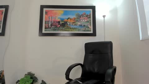   online show from January 21, 2025, 10:30 pm