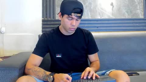 Aroon   online show from January 12, 2026, 7:52 pm