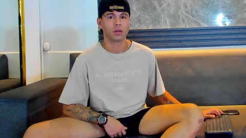 Aroon   online show from January 18, 2026, 7:39 pm