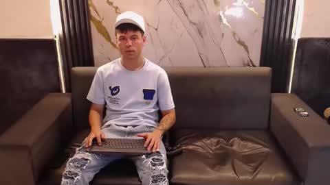 Aroon   online show from March 22, 2026, 4:16 am