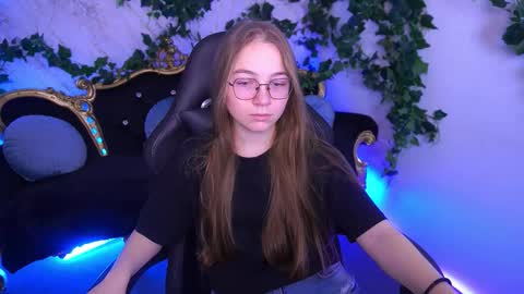 arrinawair online show from November 19, 2025, 8:47 am