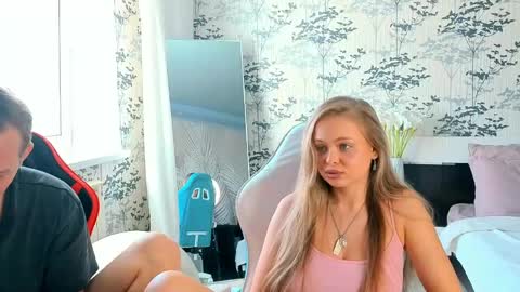 Snapshot of art_cam_ chatting on June 5, 2026, 6:52 am art_cam_ online show from June 5, 2026, 6:52 am