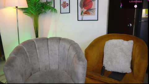 Chloe  online show from February 23, 2025, 9:22 am