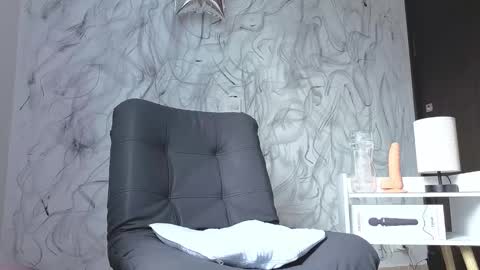   online show from September 30, 2025, 12:21 pm