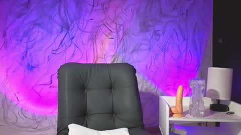   online show from October 12, 2025, 9:41 am