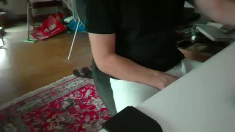 Snapshot of artesian99 chatting on November 12, 2025, 8:04 am artesian99 online show from November 12, 2025, 8:04 am