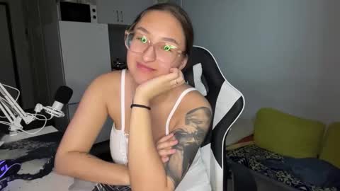 Mia  online show from February 20, 2026, 3:23 pm