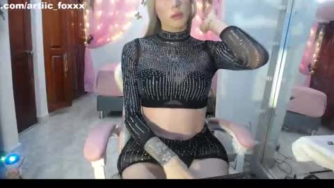 Snapshot of artiic_fox chatting on November 16, 2025, 10:26 pm Daniela Jaramillo online show from November 16, 2025, 10:26 pm