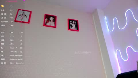 MIA OF artmiajoy online show from January 8, 2026, 11:01 am