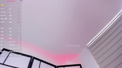 MIA OF artmiajoy online show from April 16, 2026, 12:28 pm