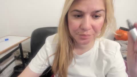 Snapshot of artsyandcraftsy_ chatting on May 29, 2026, 10:57 am MIA online show from May 29, 2026, 10:57 am