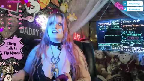 ArtsyHeartsyy online show from January 13, 2026, 3:01 am