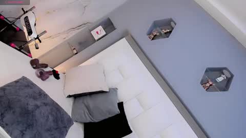 aryajanee online show from April 22, 2026, 6:05 am